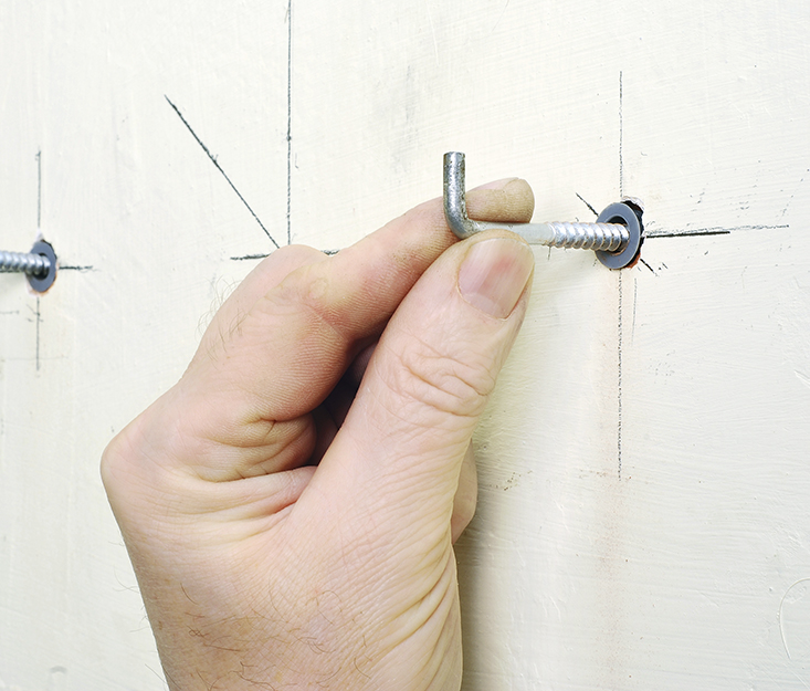 Quitar taco del agujero de la pared para enmasillar y reparar