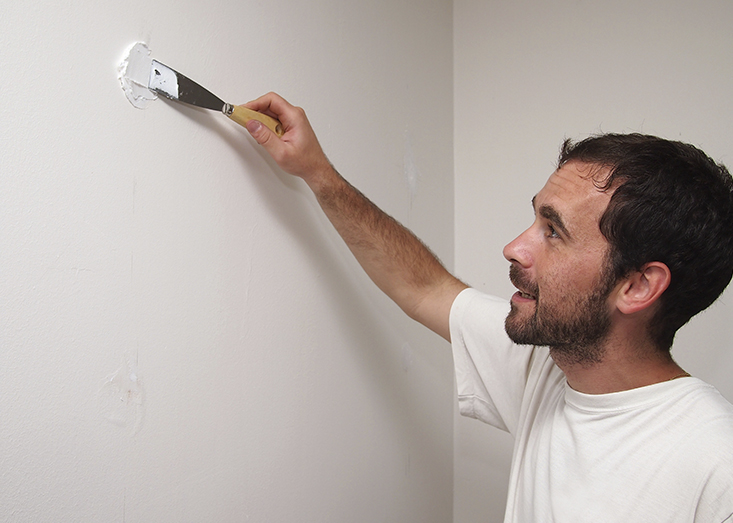 Cómo tapar un hueco en la pared de drywall