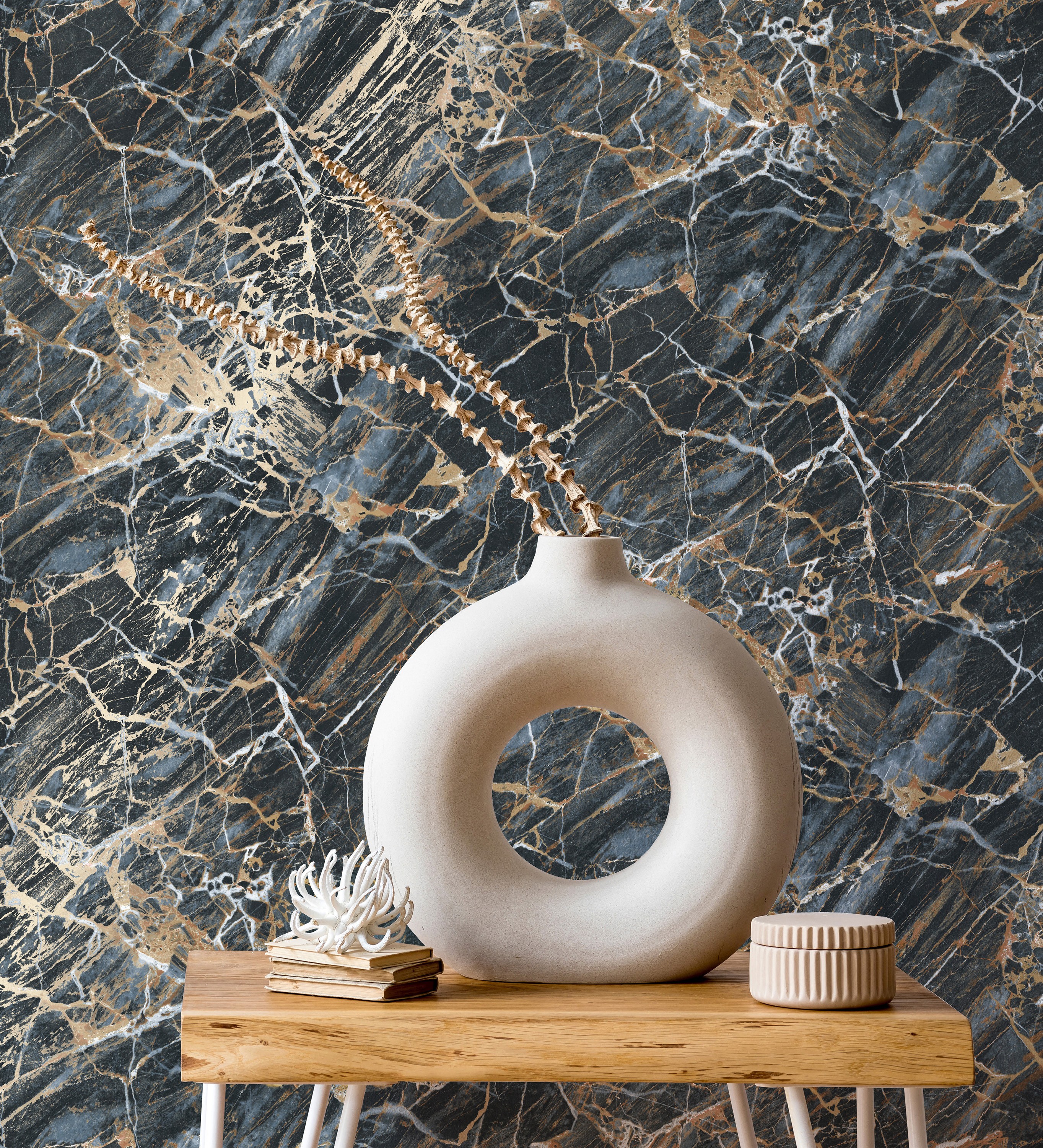 Papel pintado gaulan con mármol azul oscuro con betas oro 5.23m²