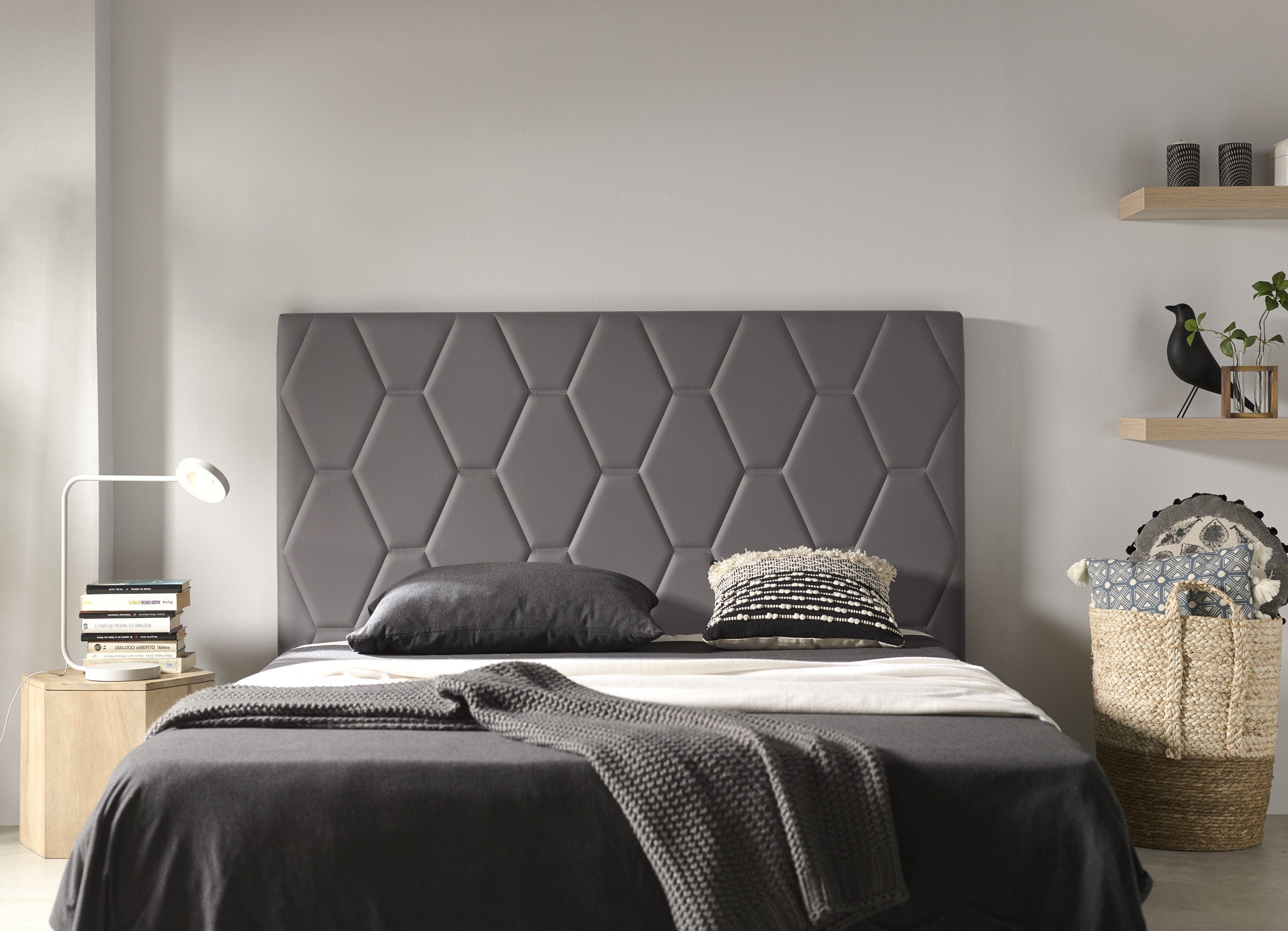 Cabecero ágata para cama de 160 de polipiel gris 165x115x8.
