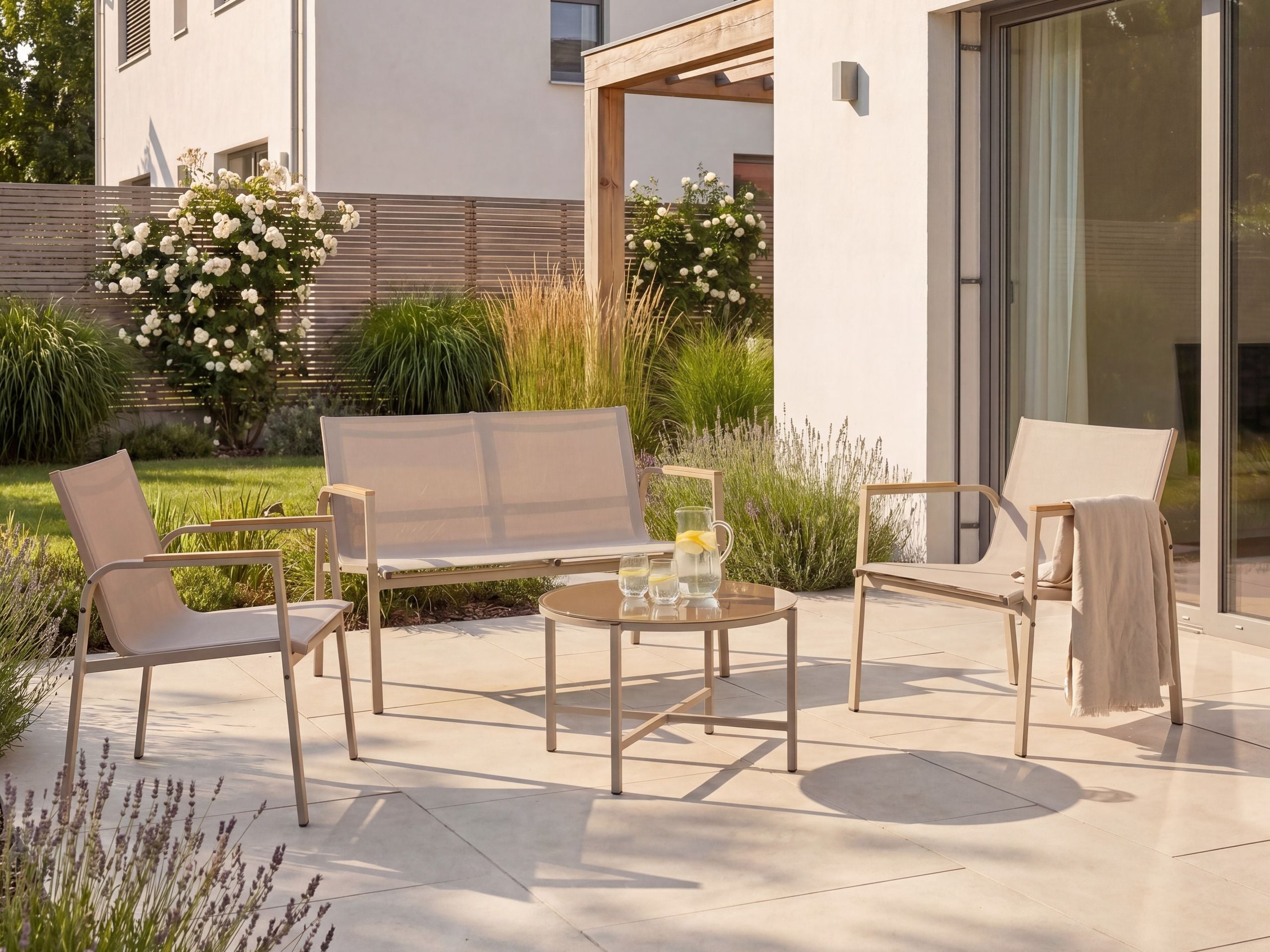 Conjunto de jardín con mesa 4 plazas LEDro metal beige