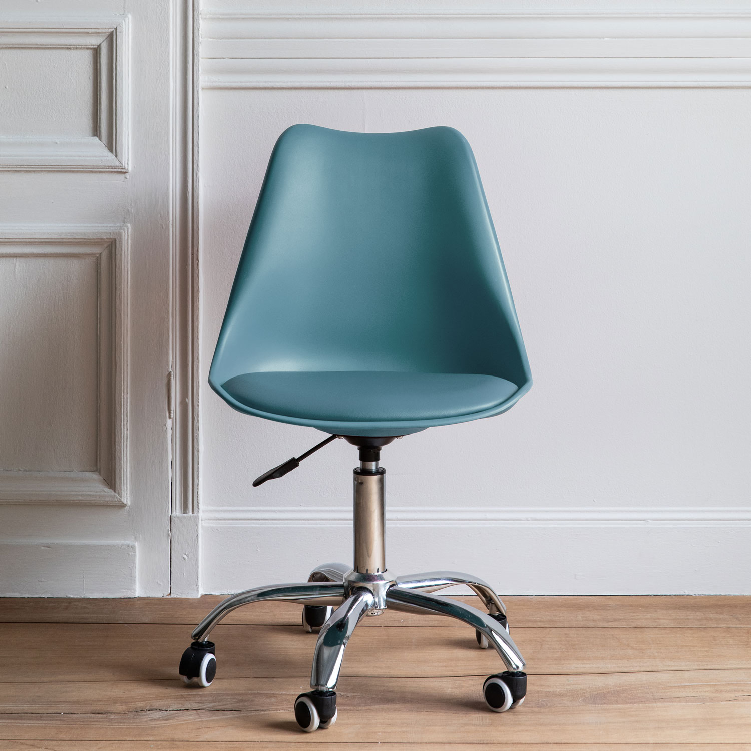 Silla de oficina azul regulable en altura anne