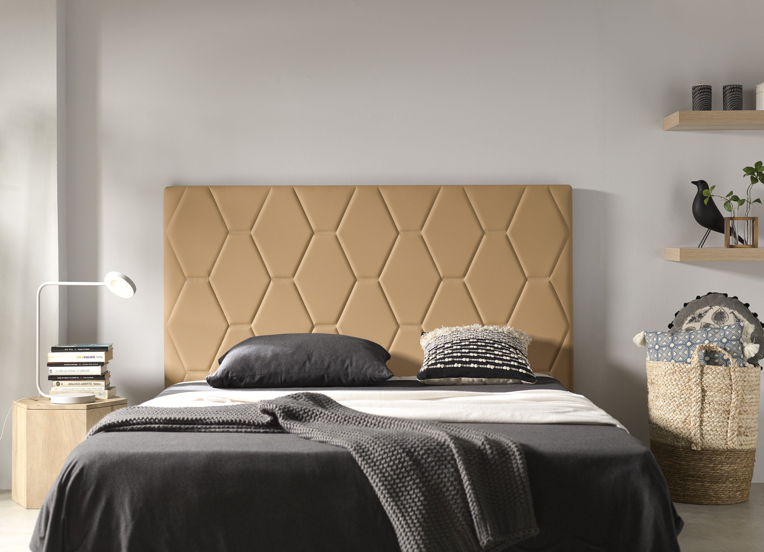 Cabecero ágata para cama de 160 de polipiel camel 165x115x8.