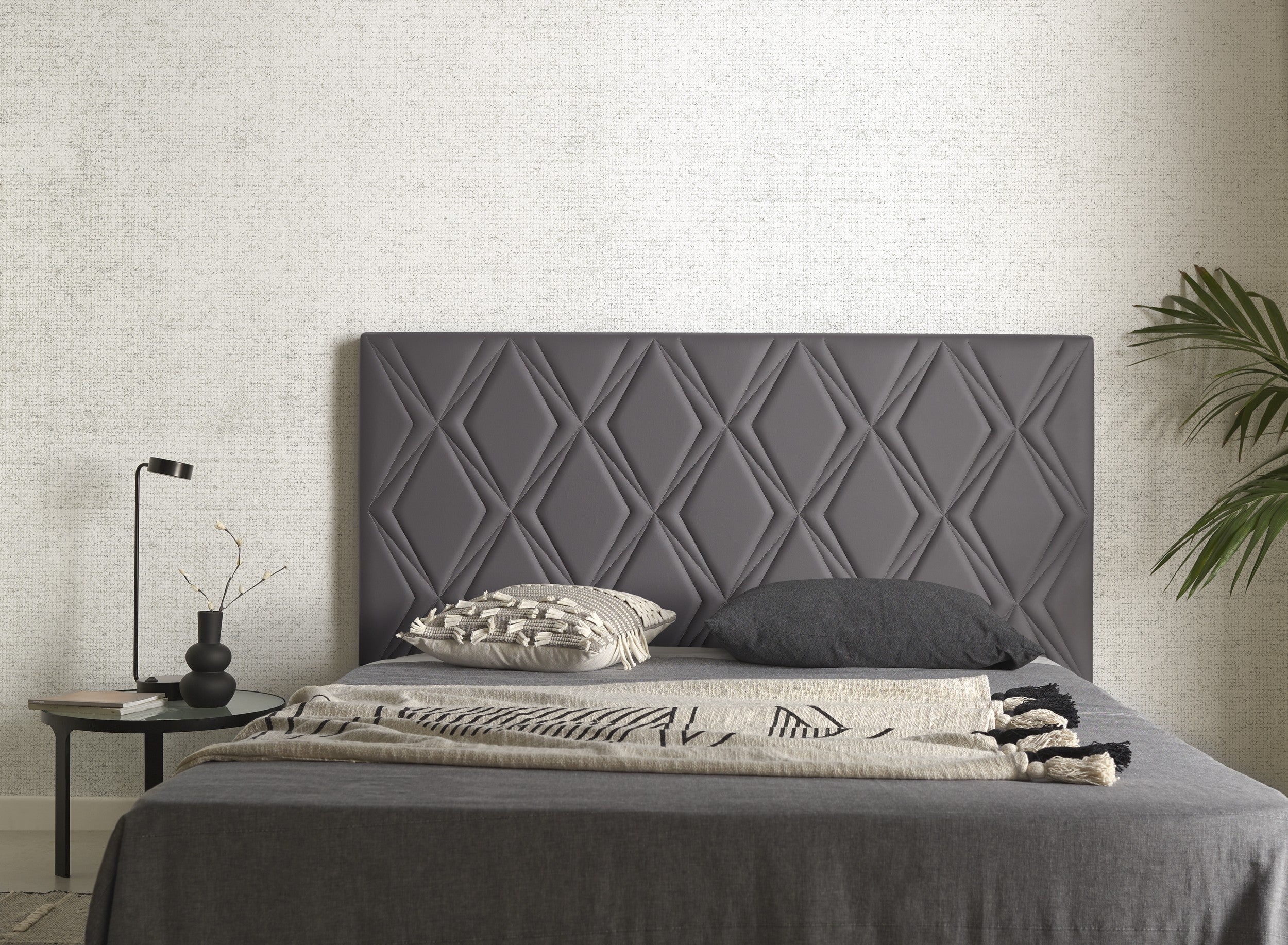 Cabecero rubí para cama de 160 de polipiel gris 165x115x8.