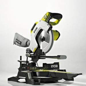 Ryobi ingletadora telesc. 2000w ems254l