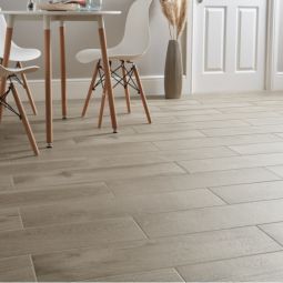 Suelo porcelánico pino greige 20x80cm C1 