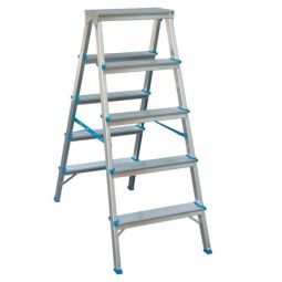 Escalera de tijera con doble acceso y 5 peldaños Mac Allister