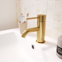 Grifo lavabo monomando Livie con válvula dorado Cooke & Lewis
