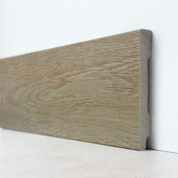 Rodapié poliestireno roble resistente al agua con pasacables 225x8cm Harmonia