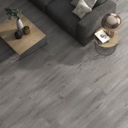 Suelo porcelánico gran formato madera gris 23x120cm C2 Ja Zarautz