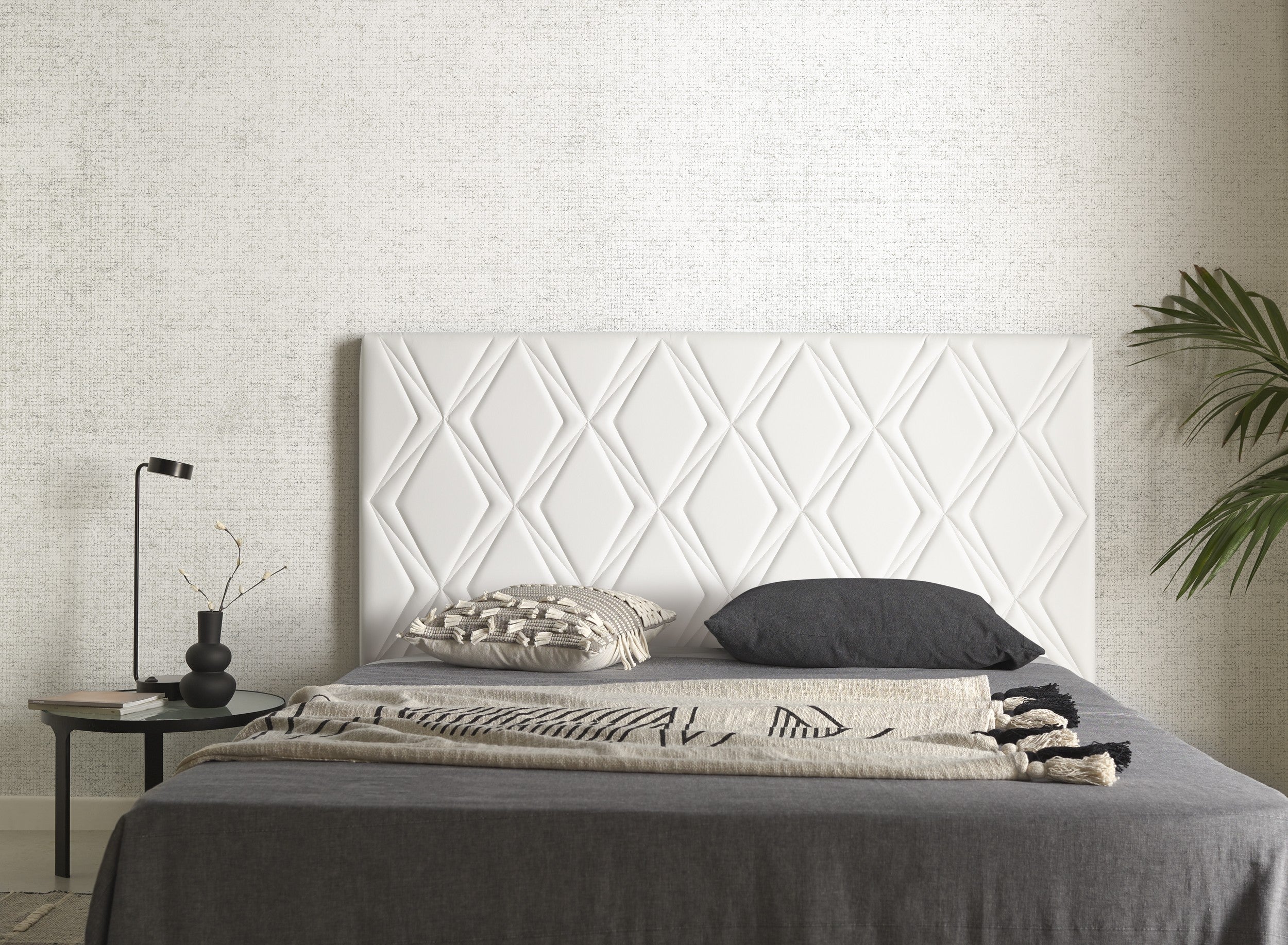 Cabecero rubí de 160 de polipiel blanco 165x115x8.